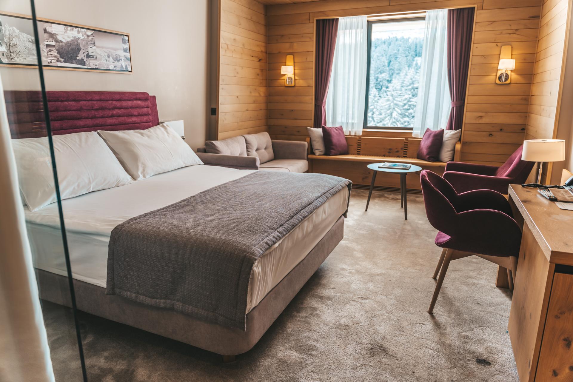 SUPERIOR ROOM